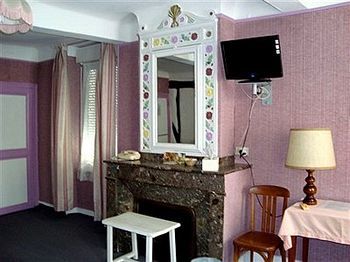 Logis Hotel Restaurant Metropole Mirande  Buitenkant foto